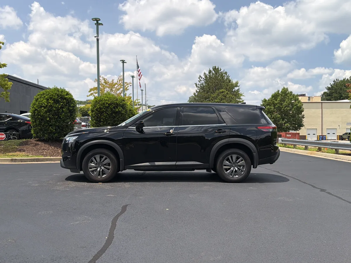 2025 Nissan Pathfinder S thumbnail 11