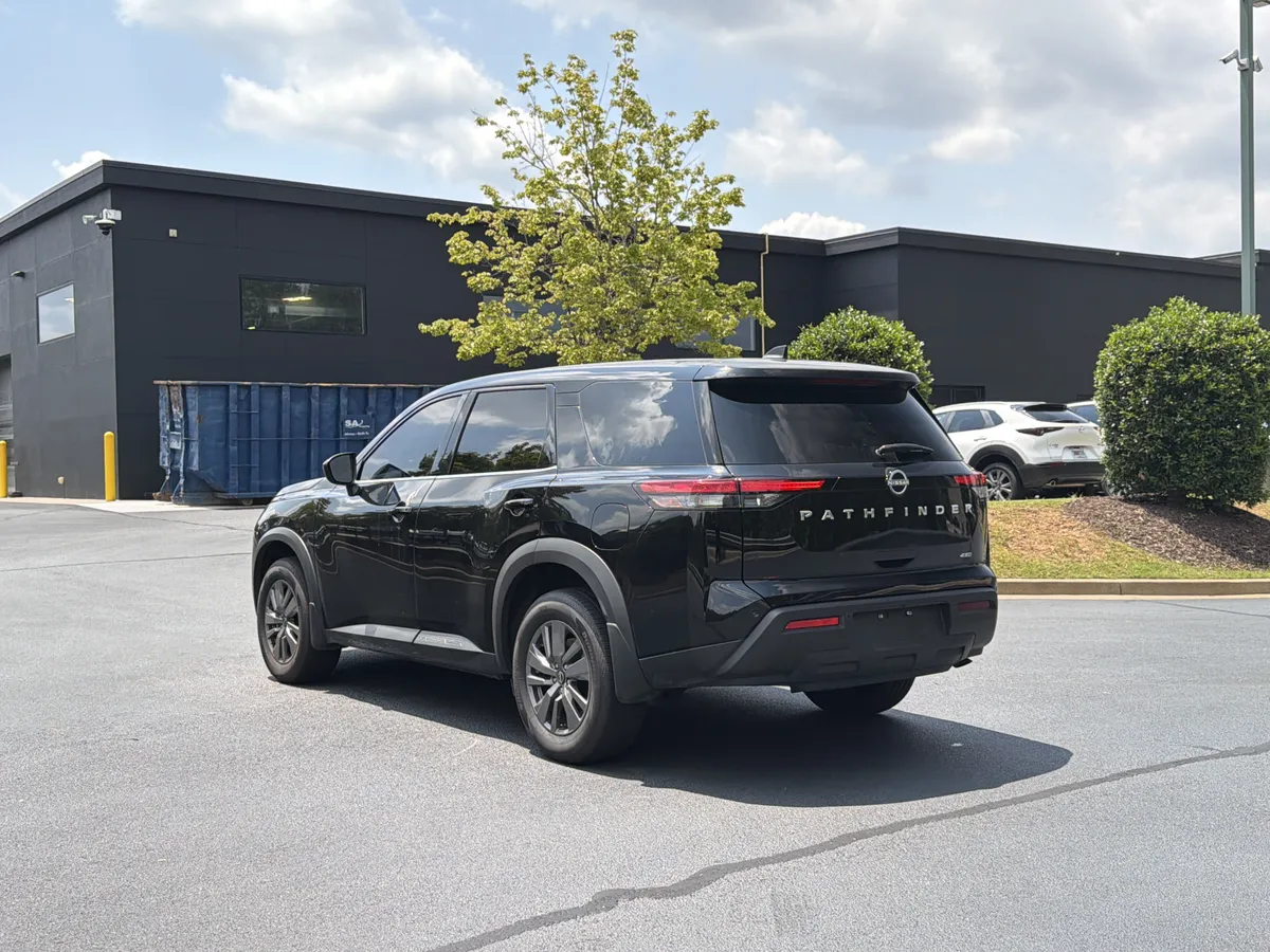 2025 Nissan Pathfinder S thumbnail 12