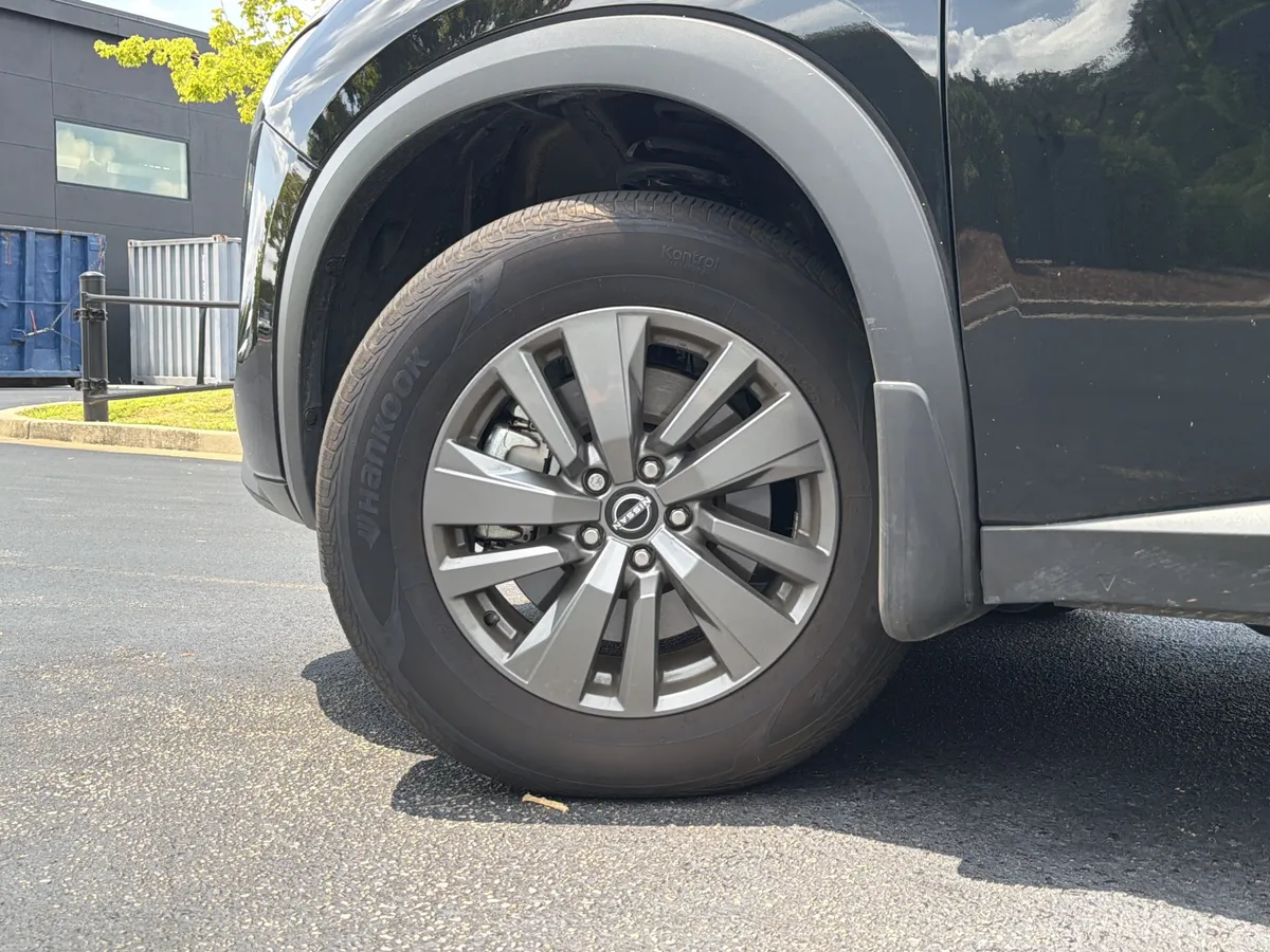 2025 Nissan Pathfinder S thumbnail 14