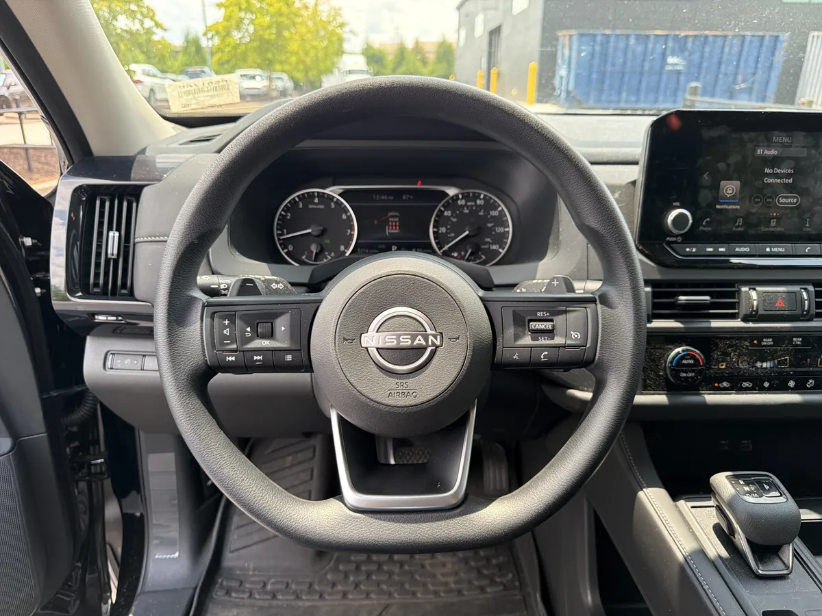 2025 Nissan Pathfinder S thumbnail 16