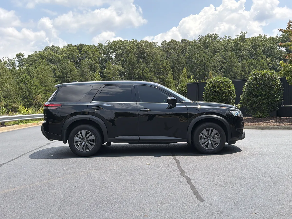 2025 Nissan Pathfinder S thumbnail 4