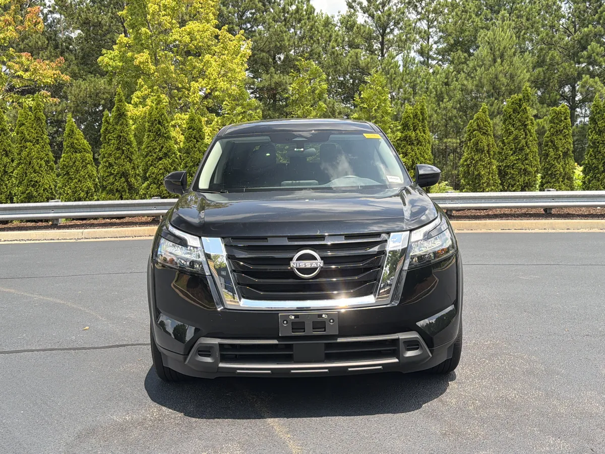 2025 Nissan Pathfinder S thumbnail 9
