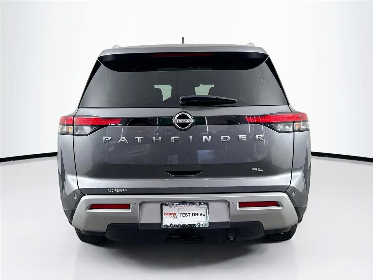 2025 Nissan Pathfinder SL thumbnail 12