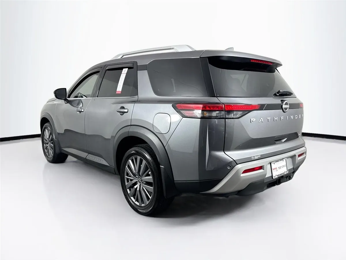 2025 Nissan Pathfinder SL thumbnail 13
