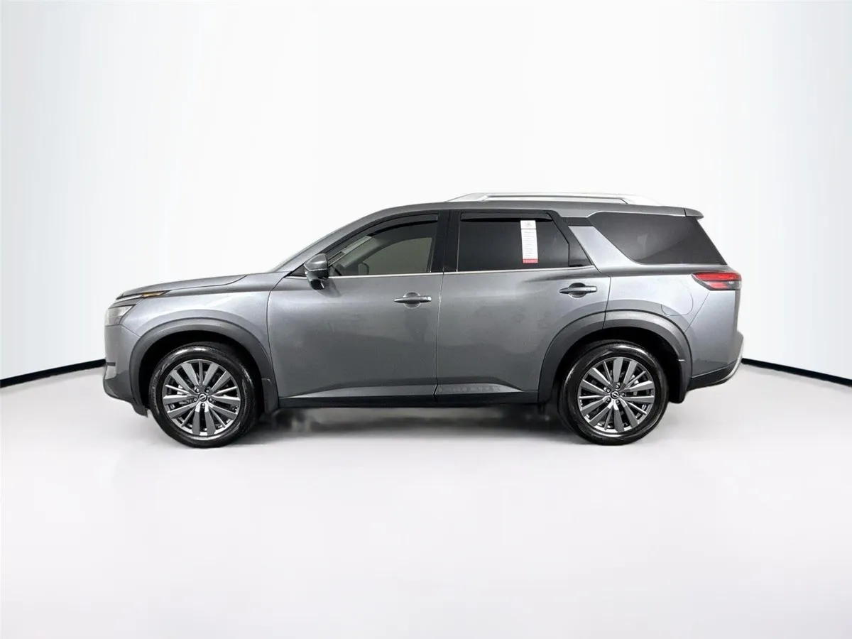 2025 Nissan Pathfinder SL thumbnail 14