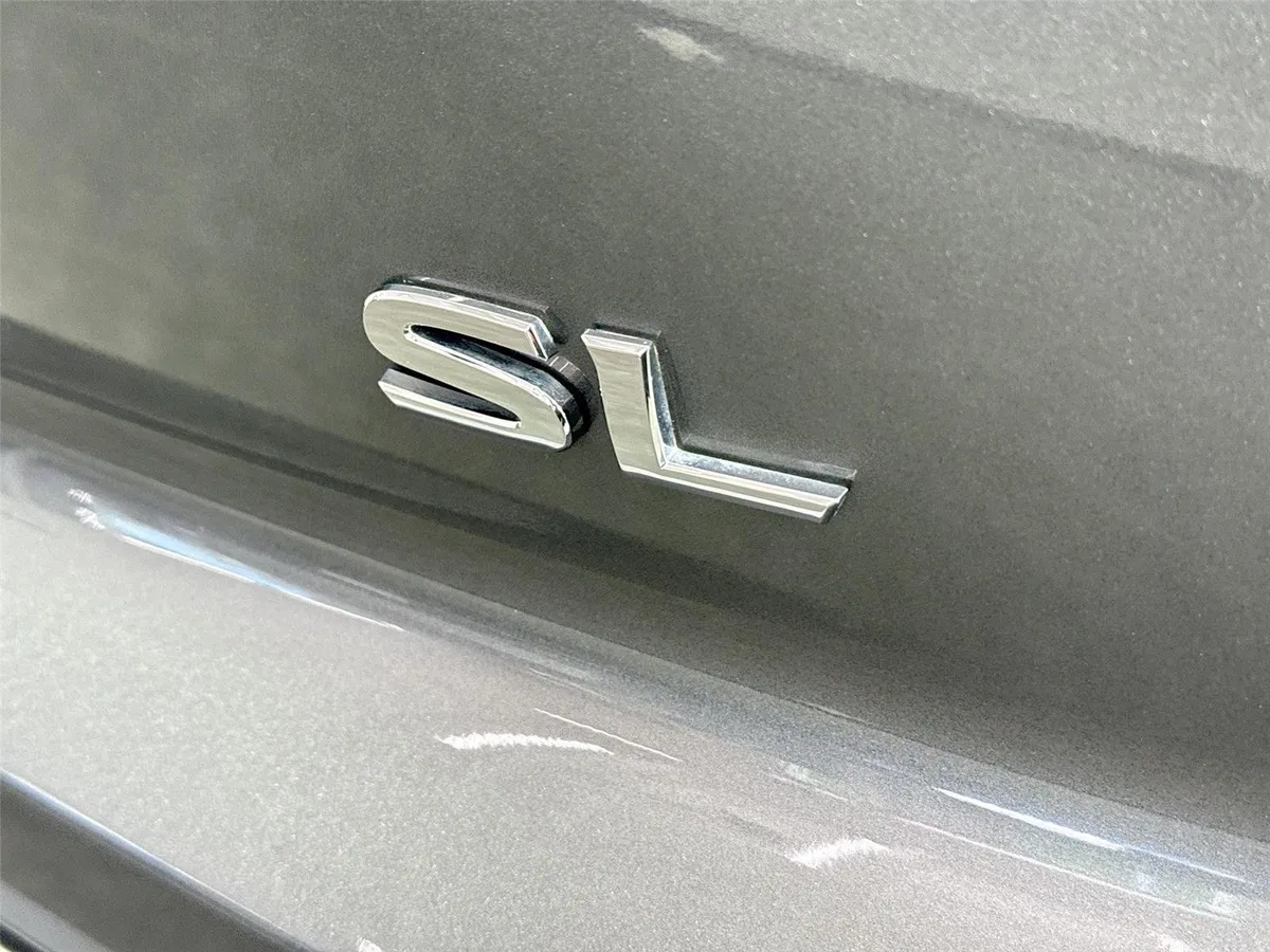2025 Nissan Pathfinder SL thumbnail 15