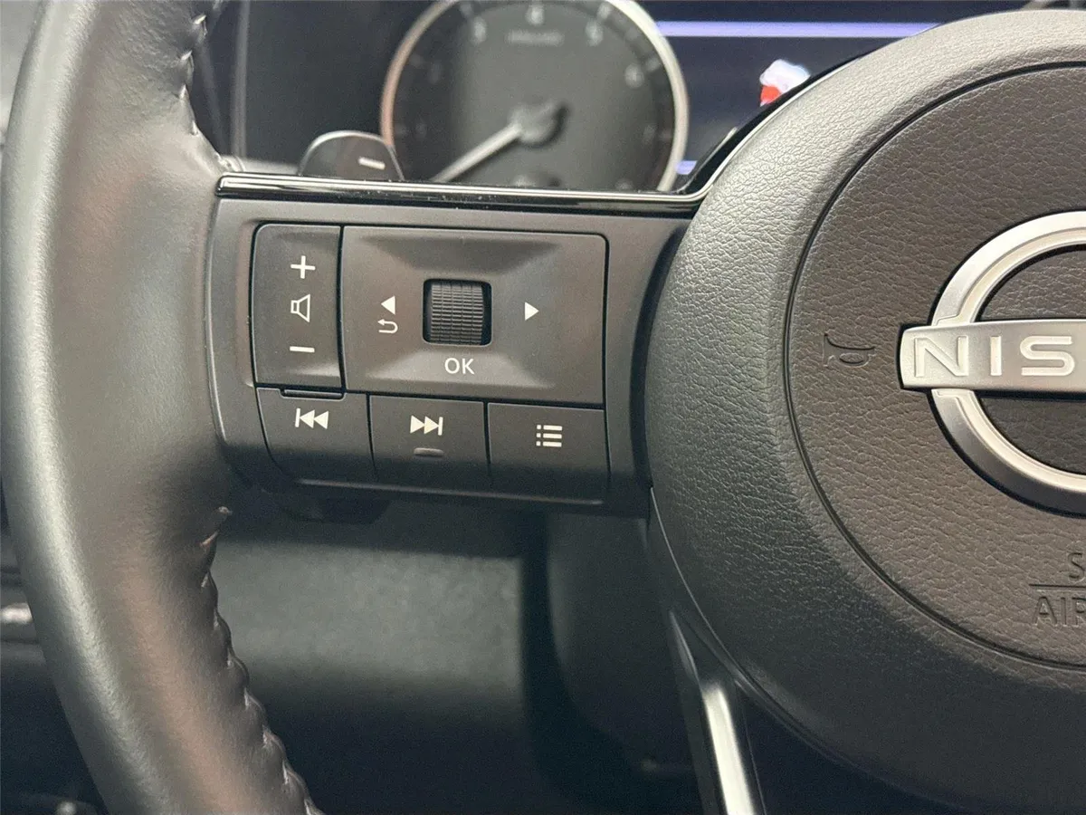 2025 Nissan Pathfinder SL thumbnail 18