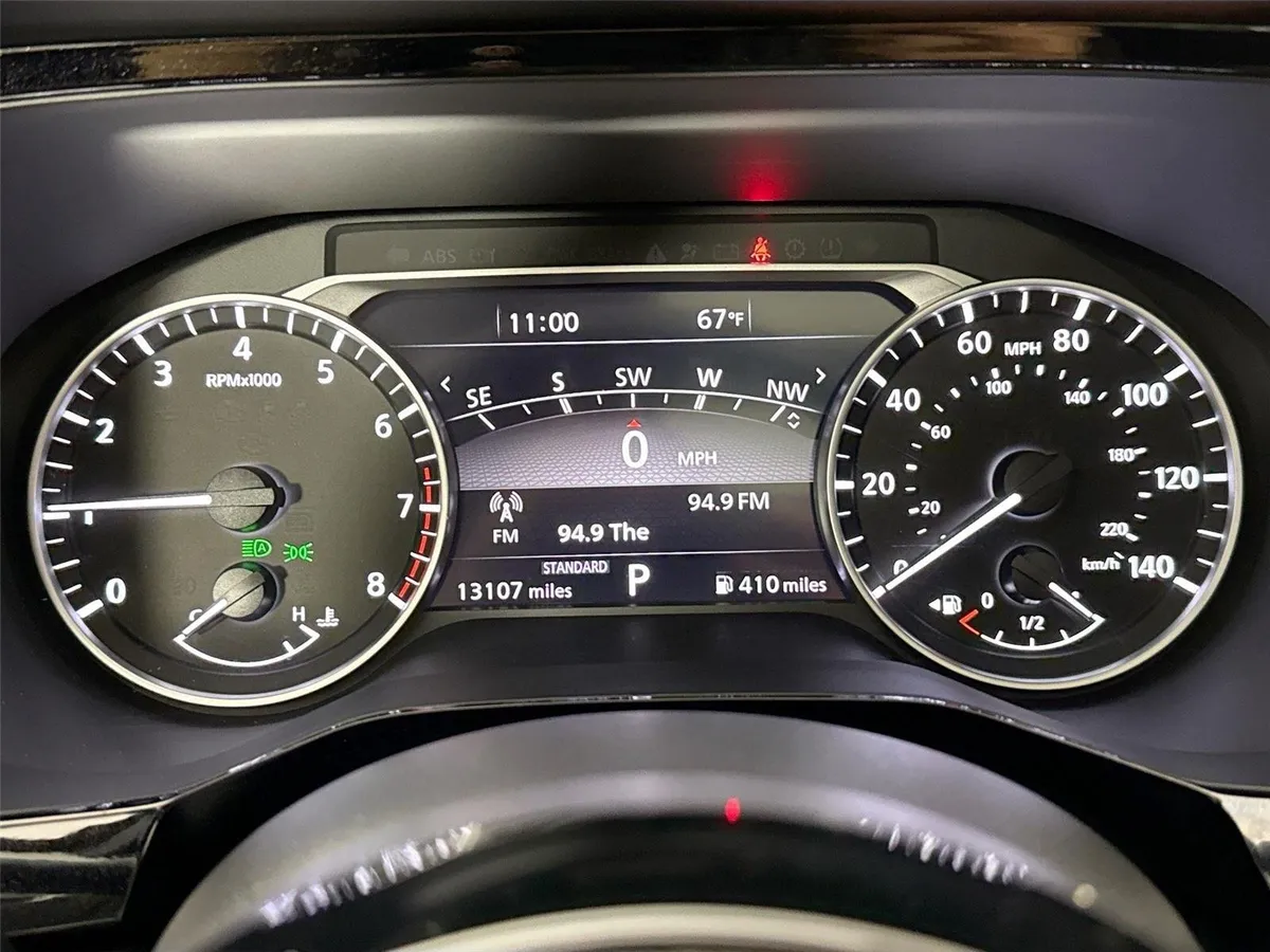 2025 Nissan Pathfinder SL thumbnail 21