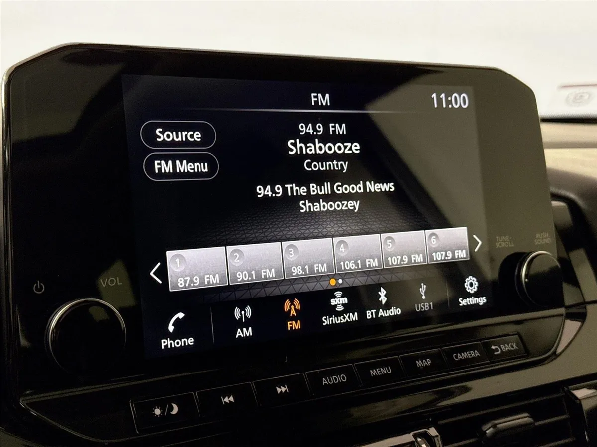 2025 Nissan Pathfinder SL thumbnail 23