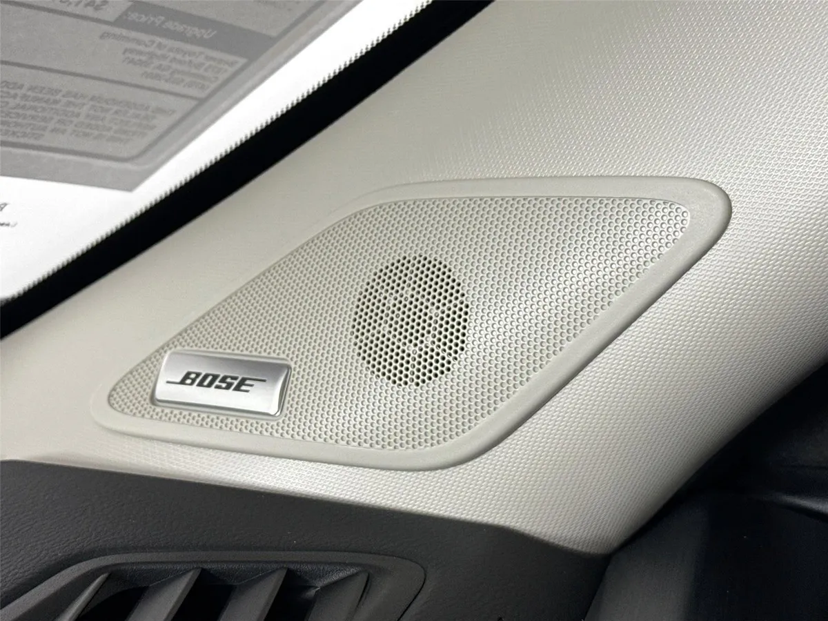 2025 Nissan Pathfinder SL thumbnail 28