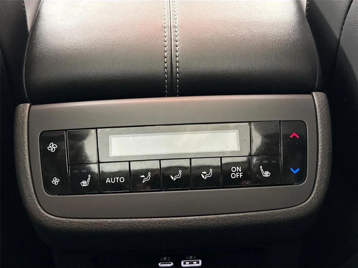 2025 Nissan Pathfinder SL thumbnail 35