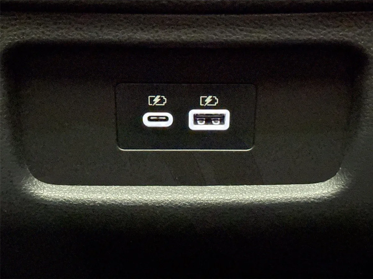 2025 Nissan Pathfinder SL thumbnail 36