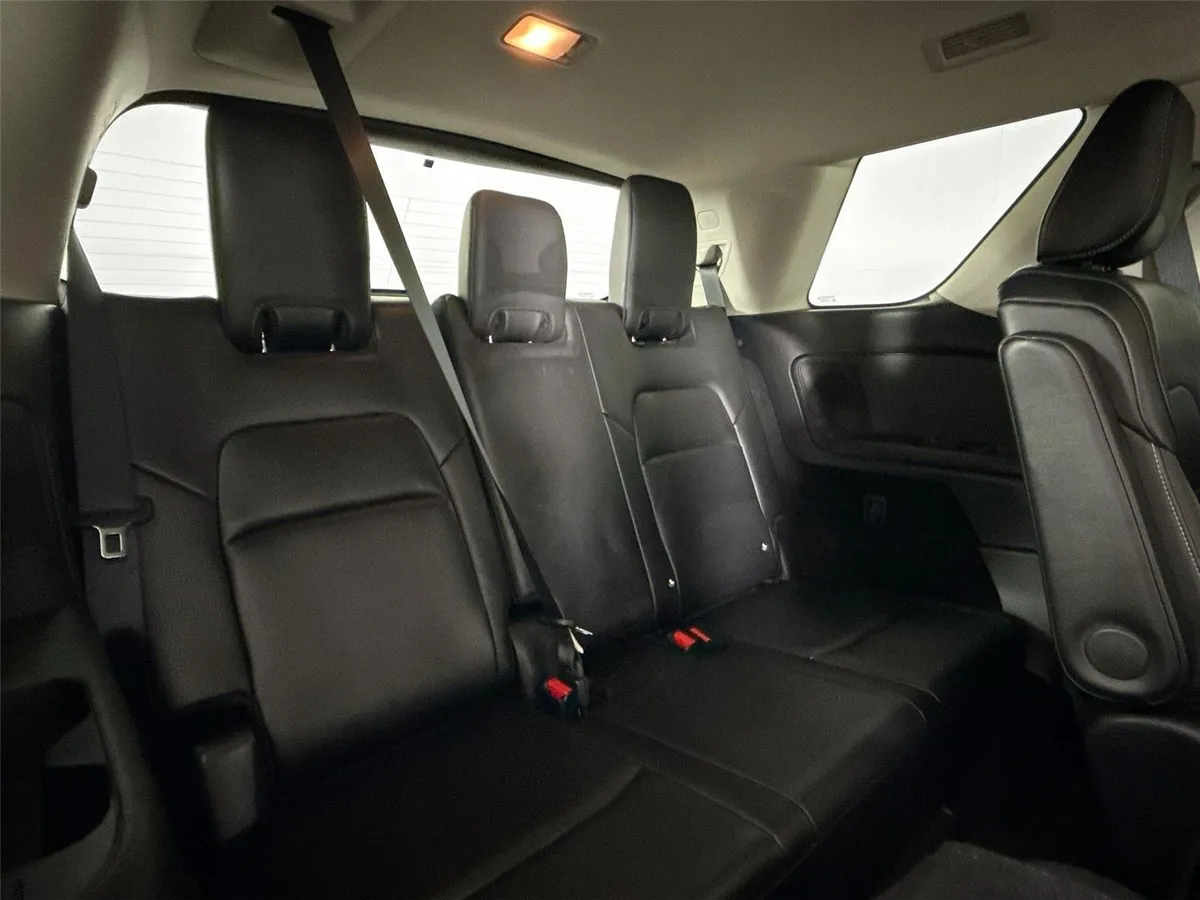 2025 Nissan Pathfinder SL thumbnail 39