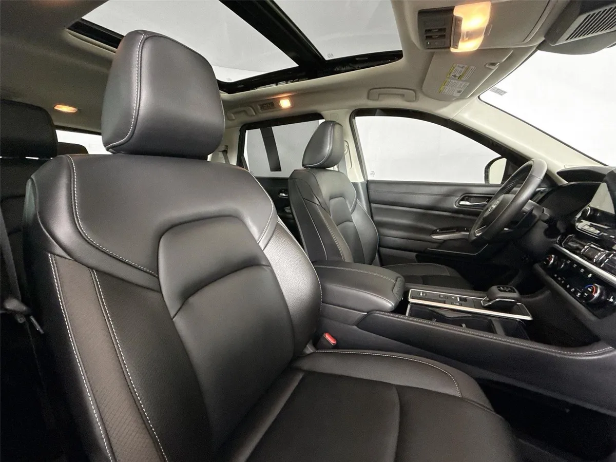 2025 Nissan Pathfinder SL thumbnail 41
