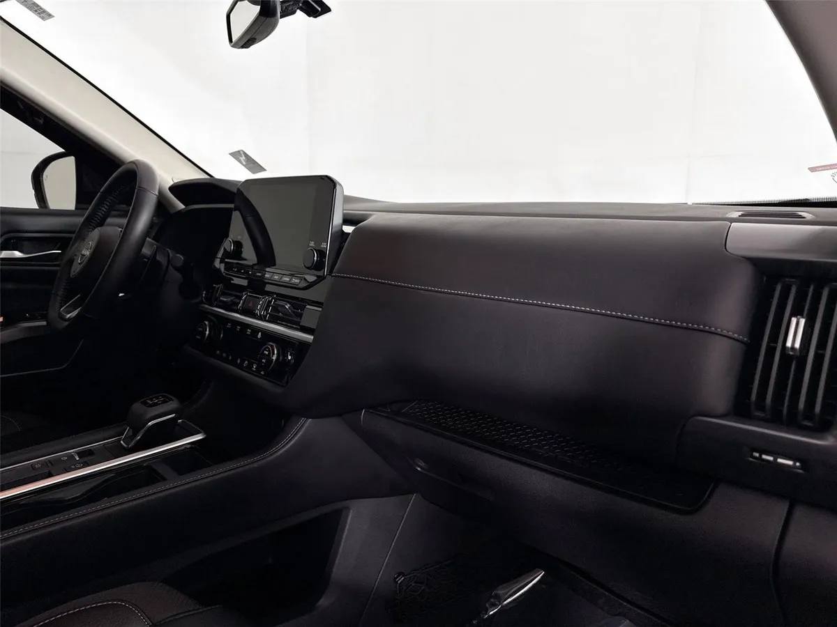 2025 Nissan Pathfinder SL thumbnail 42