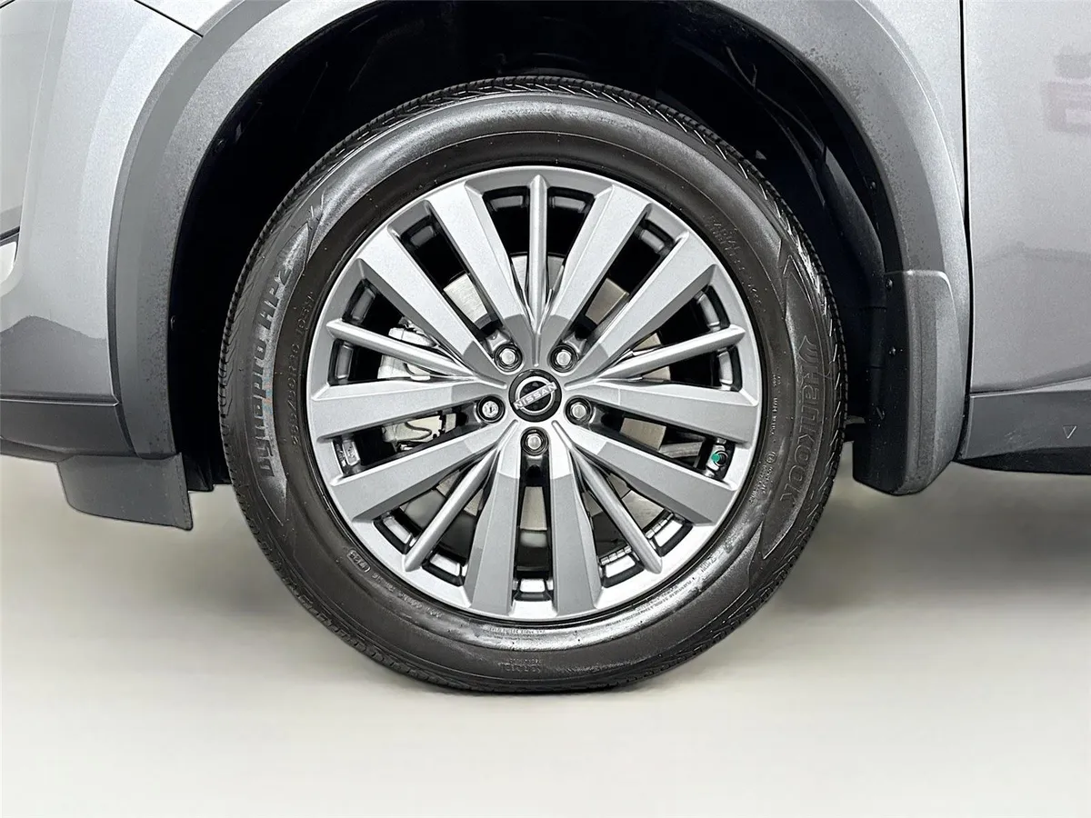 2025 Nissan Pathfinder SL thumbnail 44