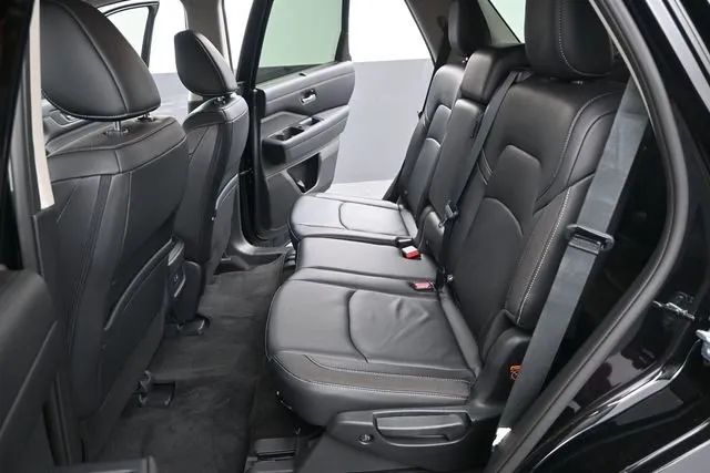2025 Nissan Pathfinder SL thumbnail 14