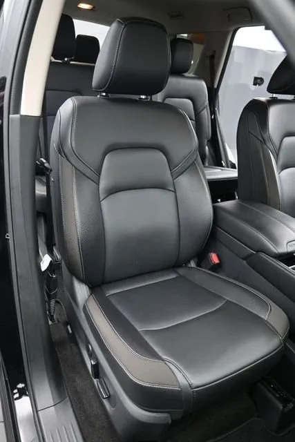 2025 Nissan Pathfinder SL thumbnail 18