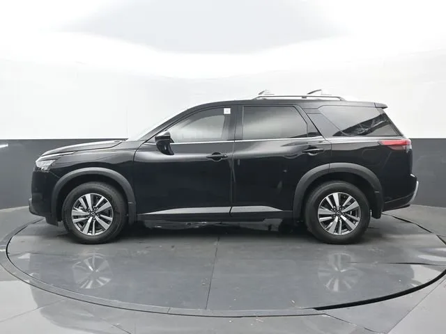 2025 Nissan Pathfinder SL thumbnail 24
