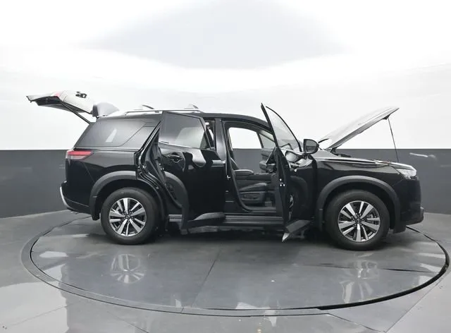 2025 Nissan Pathfinder SL thumbnail 34