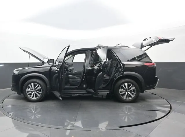 2025 Nissan Pathfinder SL thumbnail 35