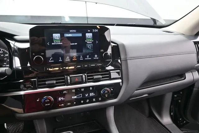 2025 Nissan Pathfinder SL thumbnail 8