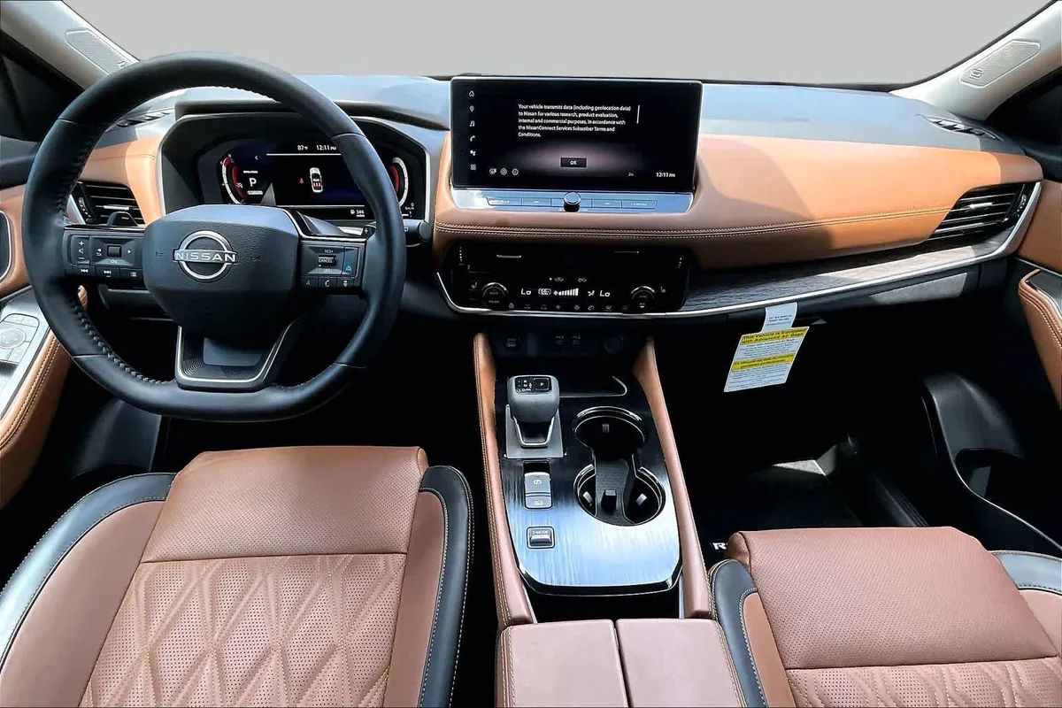 2025 Nissan Rogue Platinum thumbnail 16