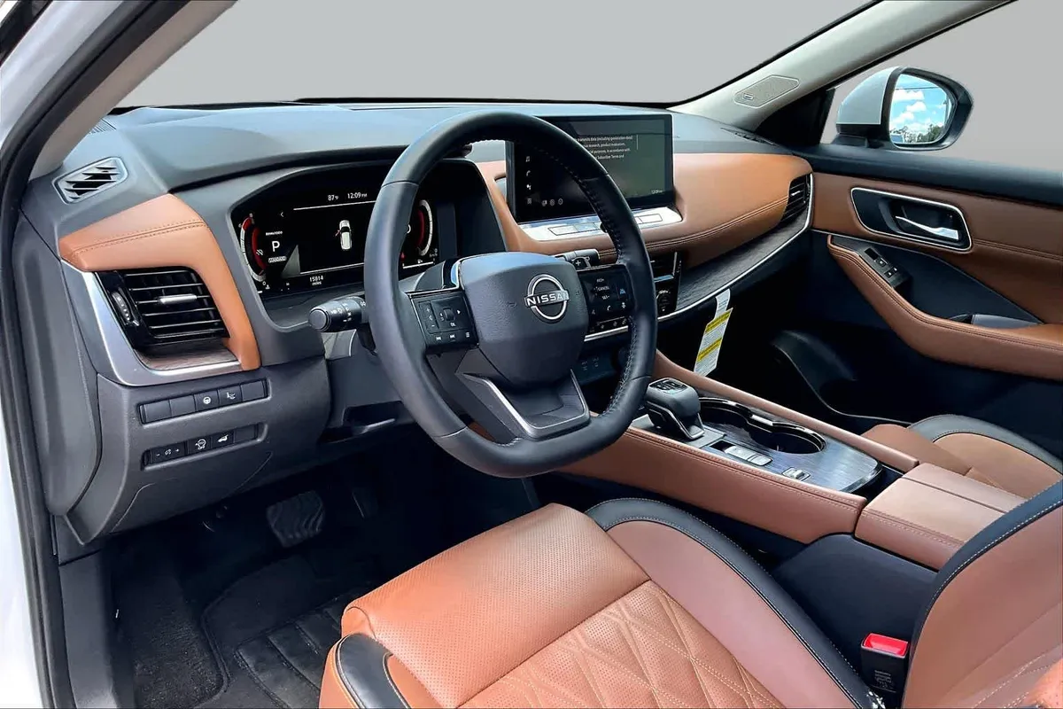 2025 Nissan Rogue Platinum thumbnail 18