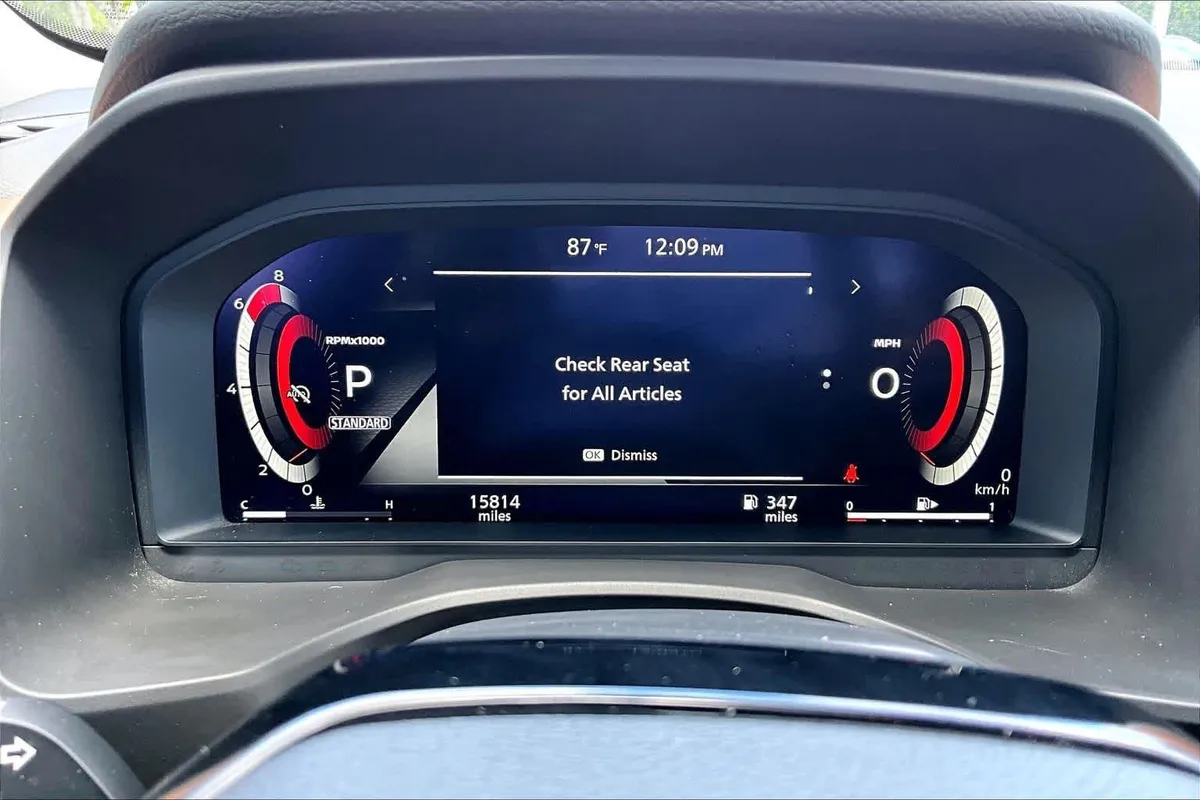 2025 Nissan Rogue Platinum thumbnail 24