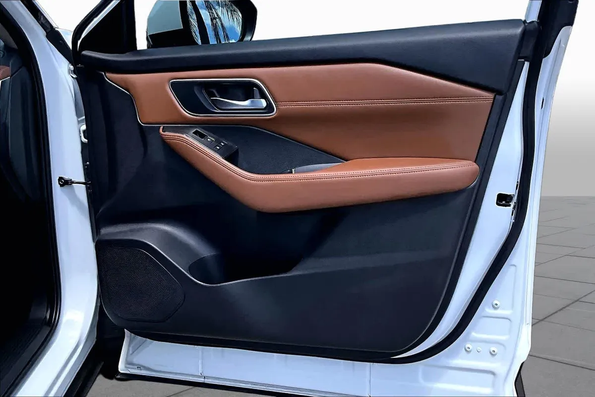 2025 Nissan Rogue Platinum thumbnail 27