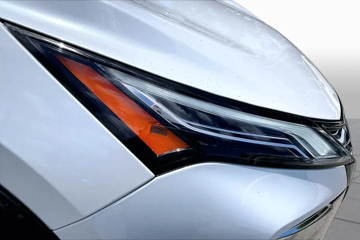 2025 Nissan Rogue Platinum thumbnail 28