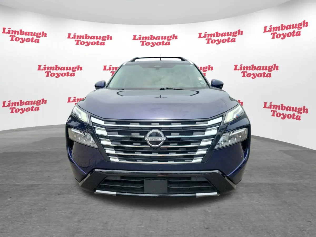 2025 Nissan Rogue Platinum thumbnail 21