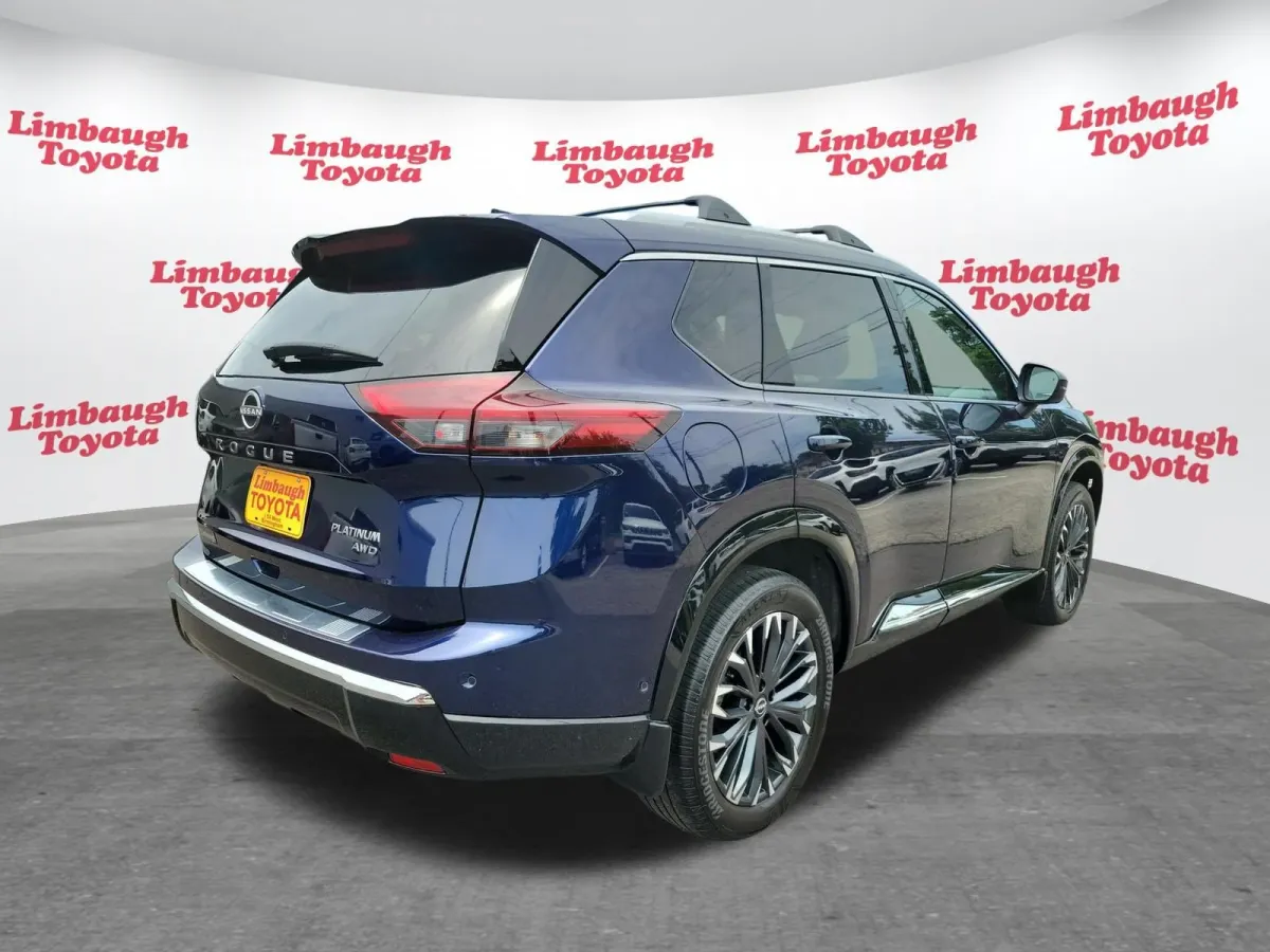 2025 Nissan Rogue Platinum thumbnail 24