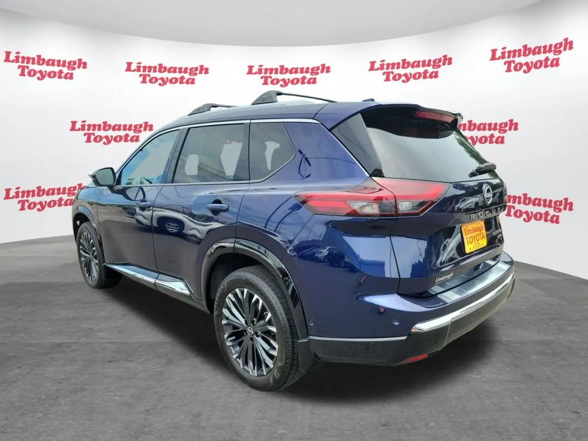2025 Nissan Rogue Platinum thumbnail 26