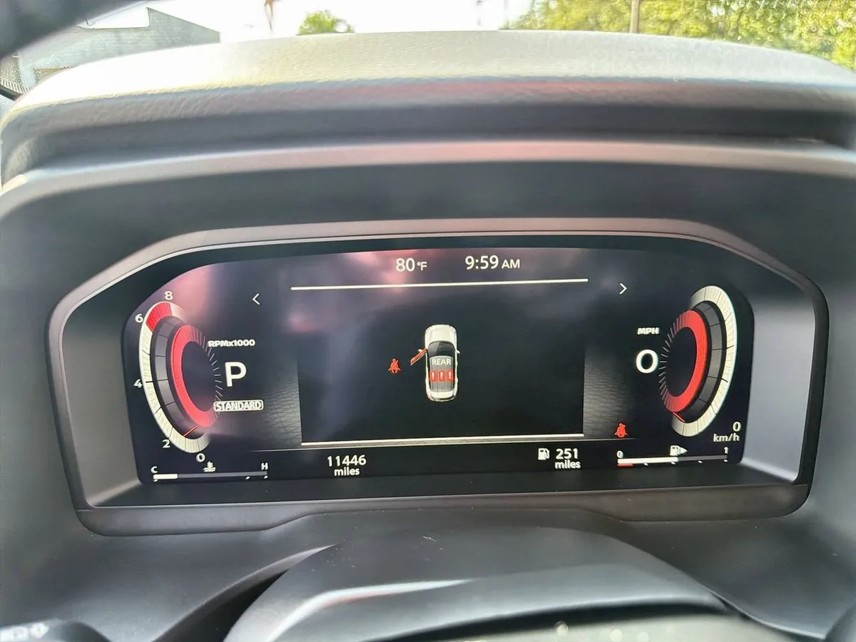 2025 Nissan Rogue Platinum FWD thumbnail 12