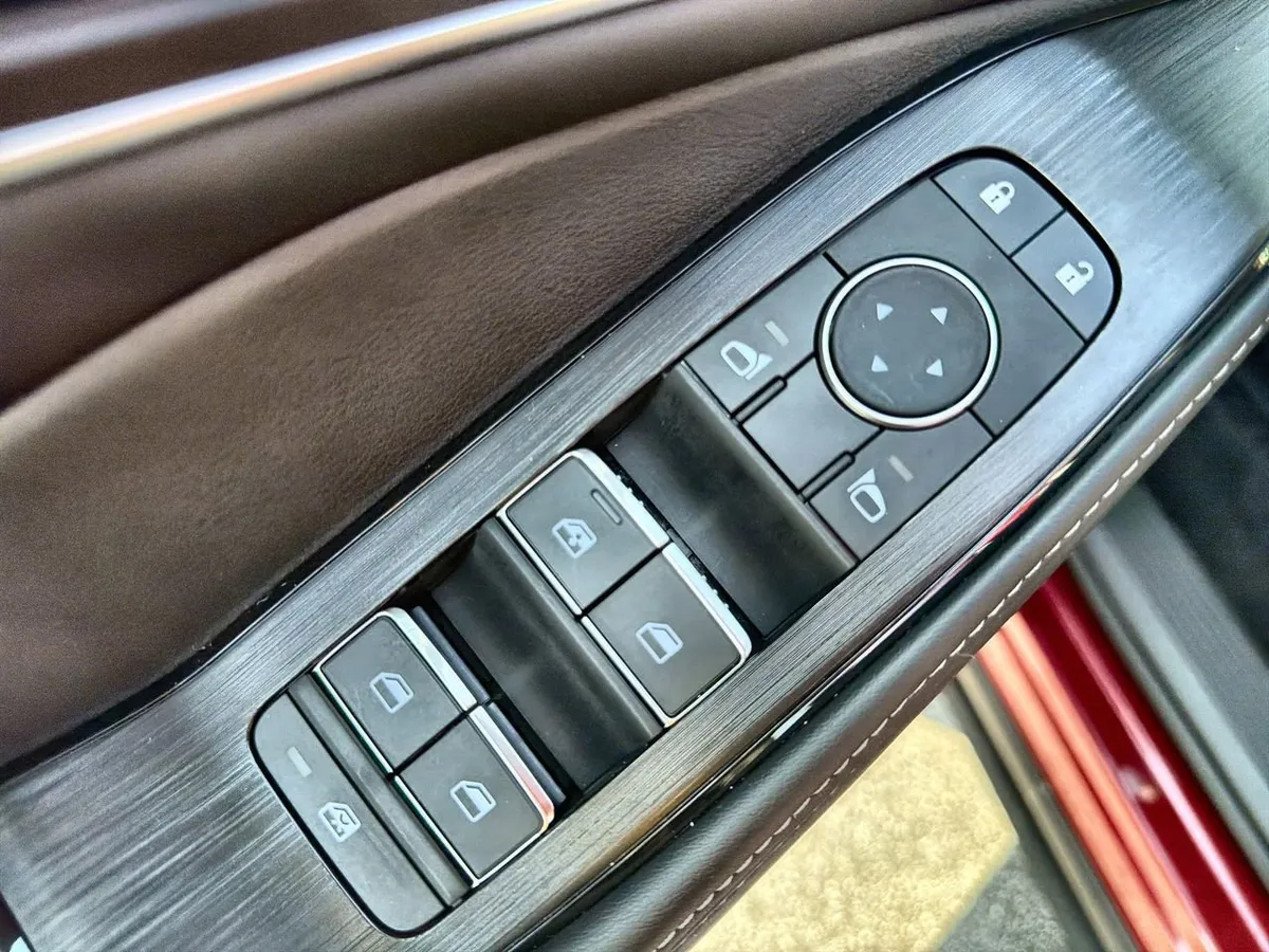 2025 Nissan Rogue Platinum FWD thumbnail 19