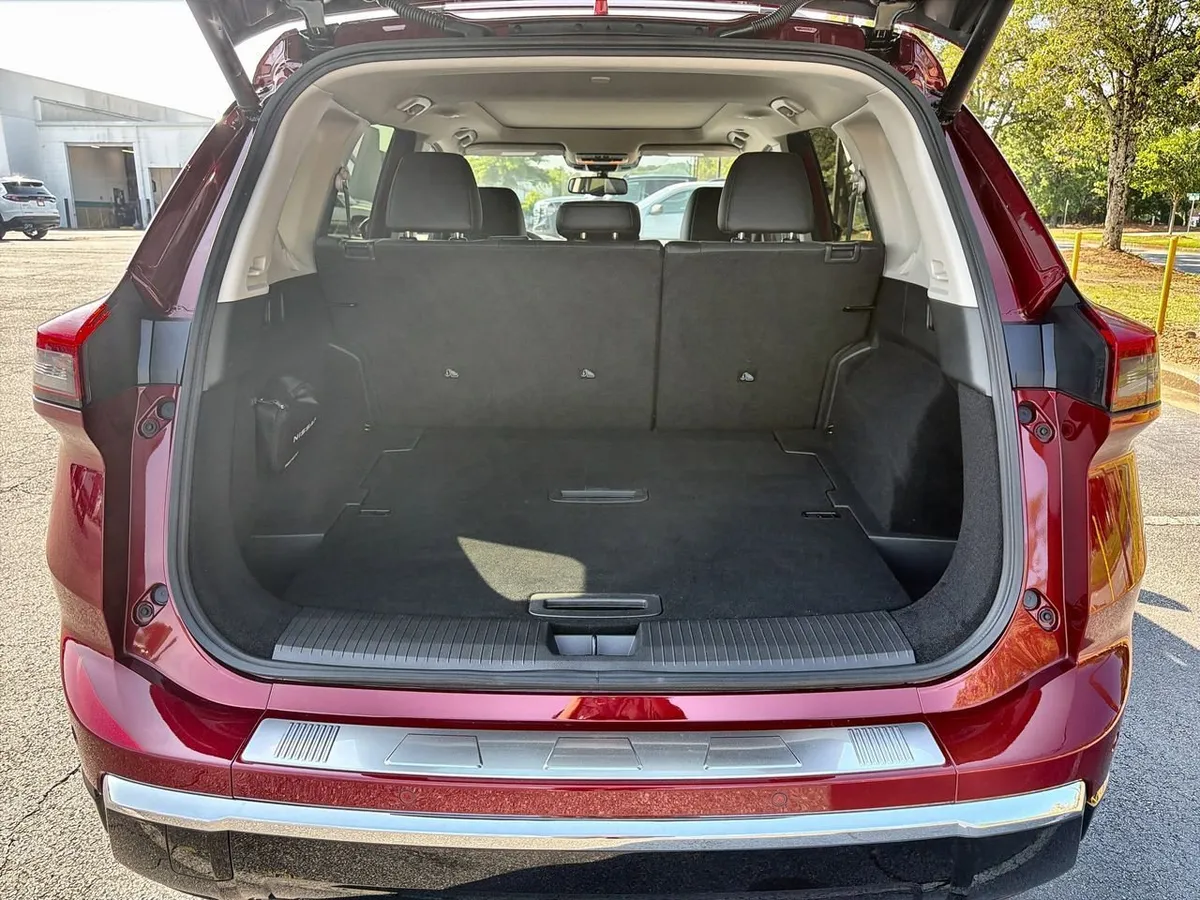 2025 Nissan Rogue Platinum FWD thumbnail 21