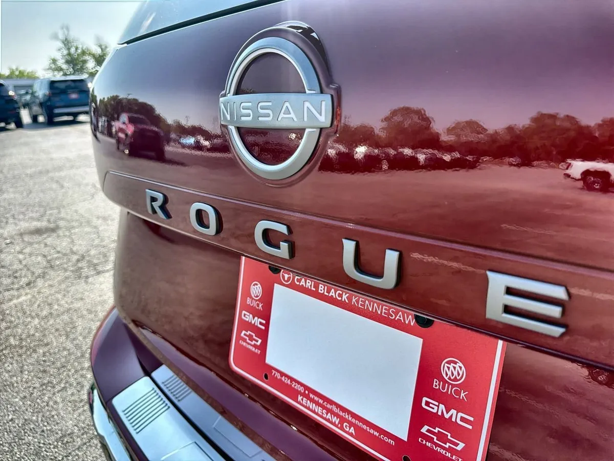 2025 Nissan Rogue Platinum FWD thumbnail 27