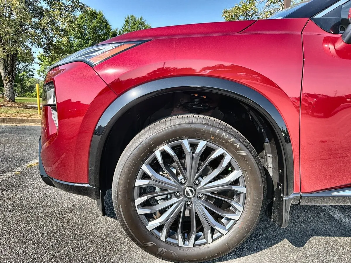 2025 Nissan Rogue Platinum FWD thumbnail 28