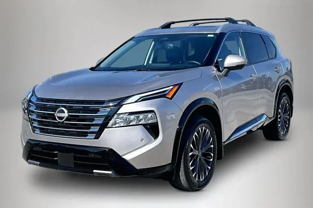 2025 Nissan Rogue Platinum thumbnail 2