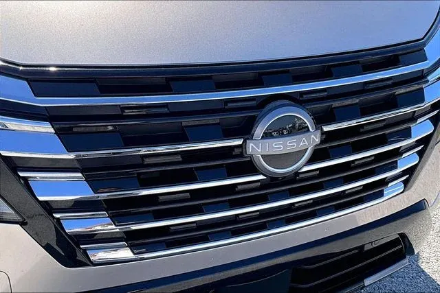 2025 Nissan Rogue Platinum thumbnail 33