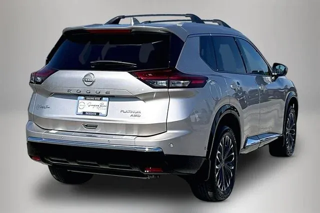 2025 Nissan Rogue Platinum thumbnail 5