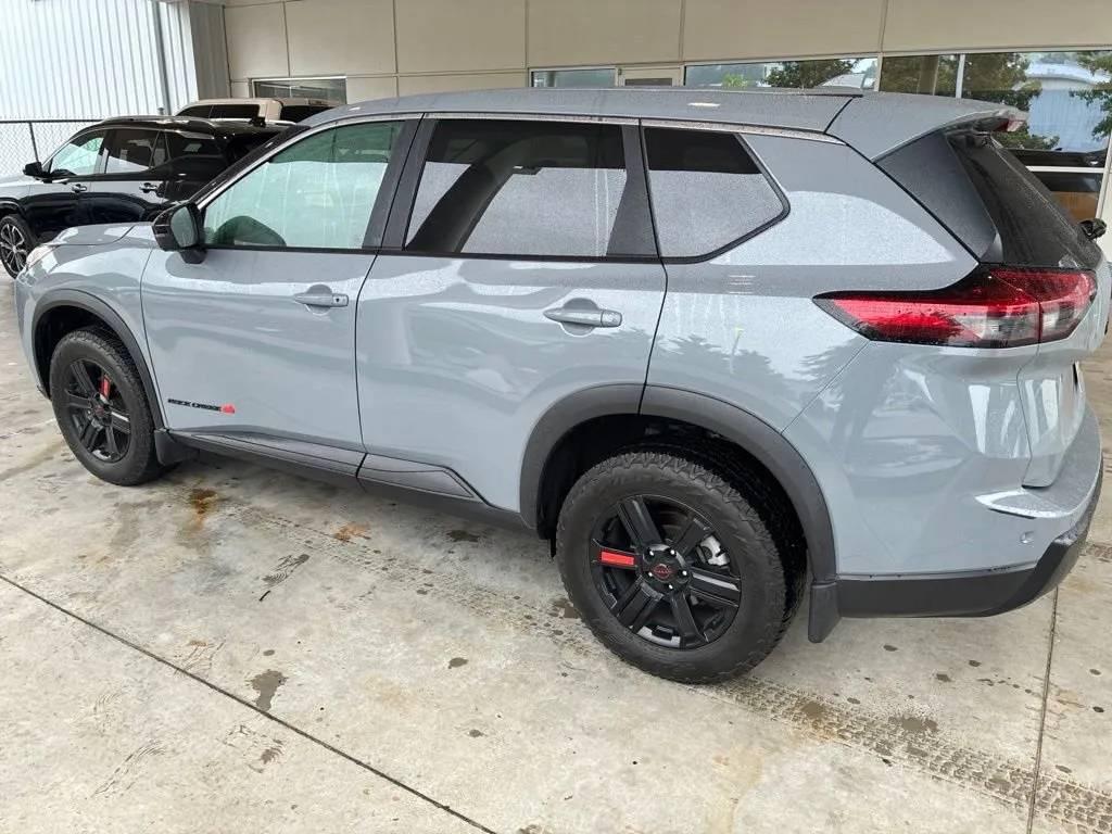2025 Nissan Rogue Rock Creek thumbnail 2