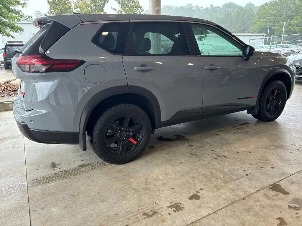 2025 Nissan Rogue Rock Creek thumbnail 3