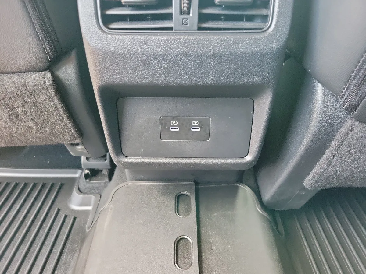 2025 Nissan Rogue Rock Creek thumbnail 10