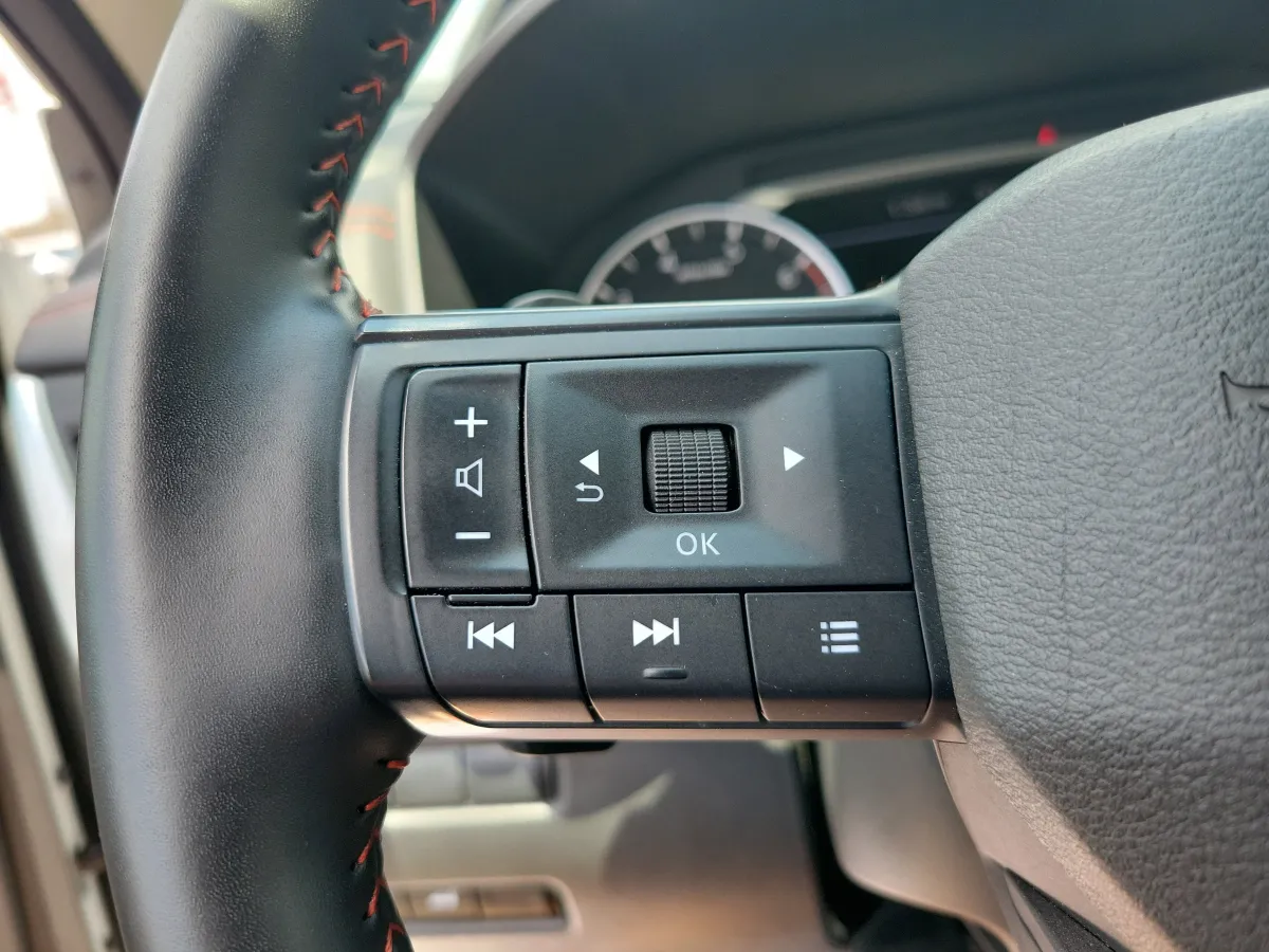 2025 Nissan Rogue Rock Creek thumbnail 16