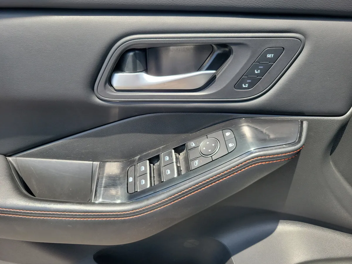 2025 Nissan Rogue Rock Creek thumbnail 8
