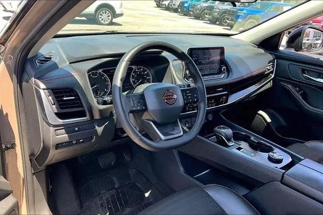 2025 Nissan Rogue Rock Creek thumbnail 14