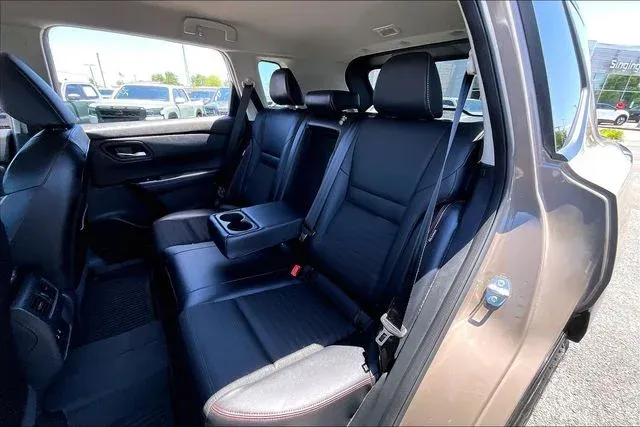 2025 Nissan Rogue Rock Creek thumbnail 19