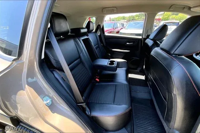 2025 Nissan Rogue Rock Creek thumbnail 22